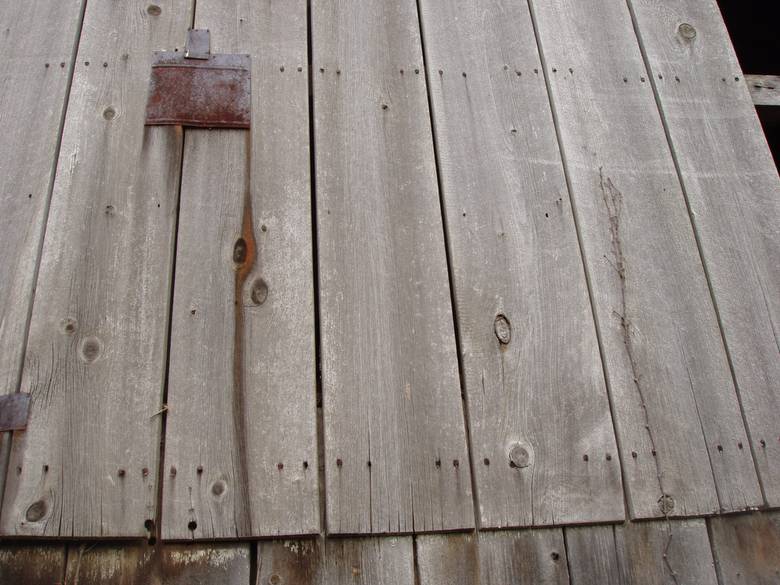 Oldfather Barn / Close-up of Silver Grey Siding
